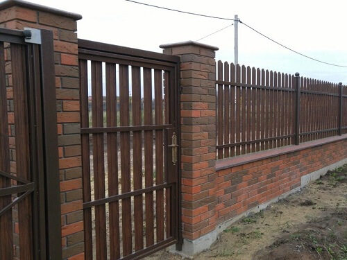 Установка забора из металлоштакетника в Столбцах