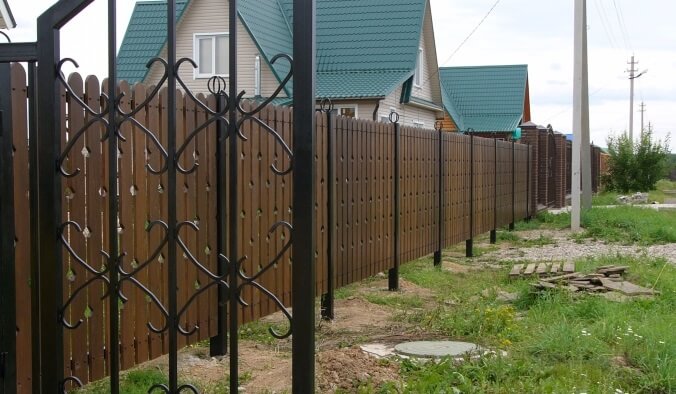 Строительство забора из дерева в Столбцах